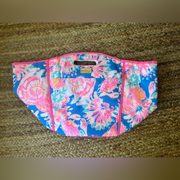 Lilly Pulitzer Handbags - Large Lilly Pulitzer Beachy Insulated Tote